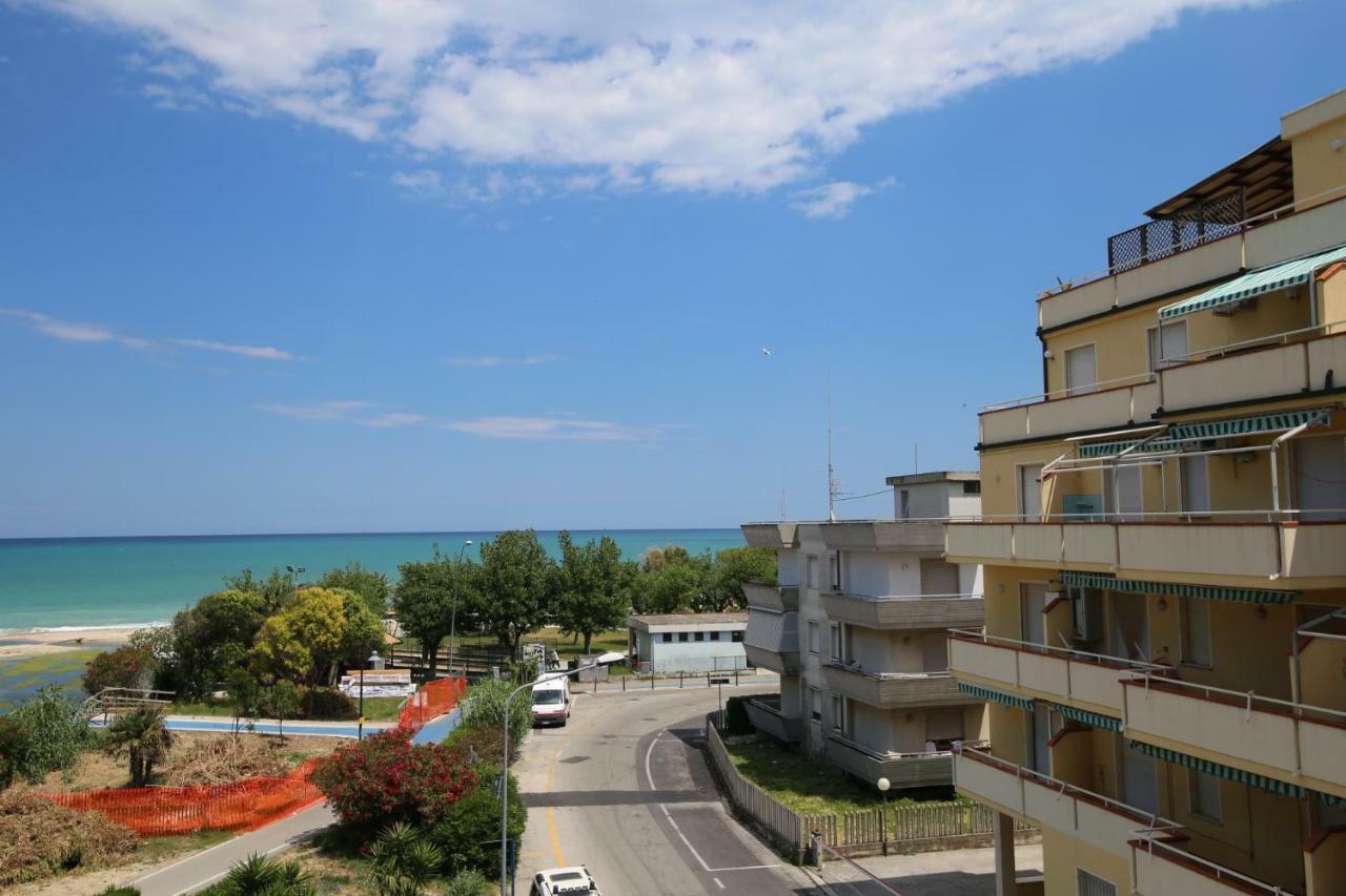 Holiday House Alba Alba Adriatica Buitenkant foto